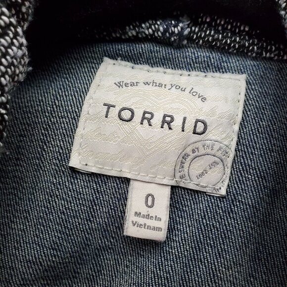 Torrid Jacket Womens 0X Blue Denim Jacket With Knit Sleeves - Picture 2 of 9